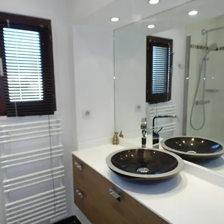 Duplex Moderne A 150m De La Avec Terrasse, Parking Et Equipements Complets - Fr-1-326-529 Apartment